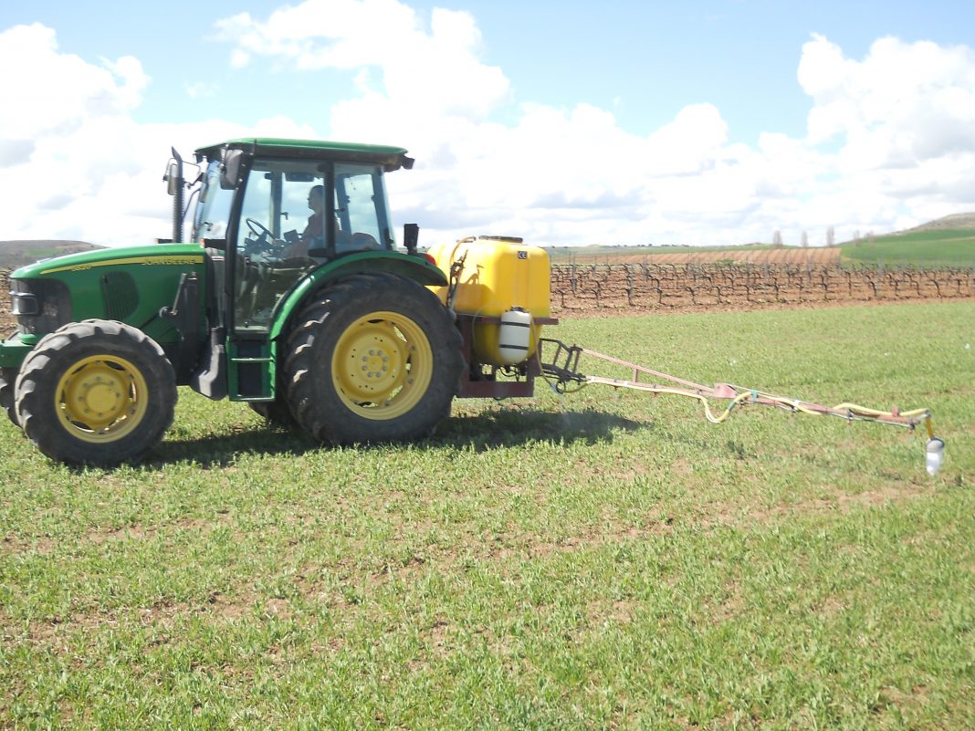 Cuba,fitosanitarios,malashierbas,tractor