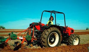 mujer-tractor-labores